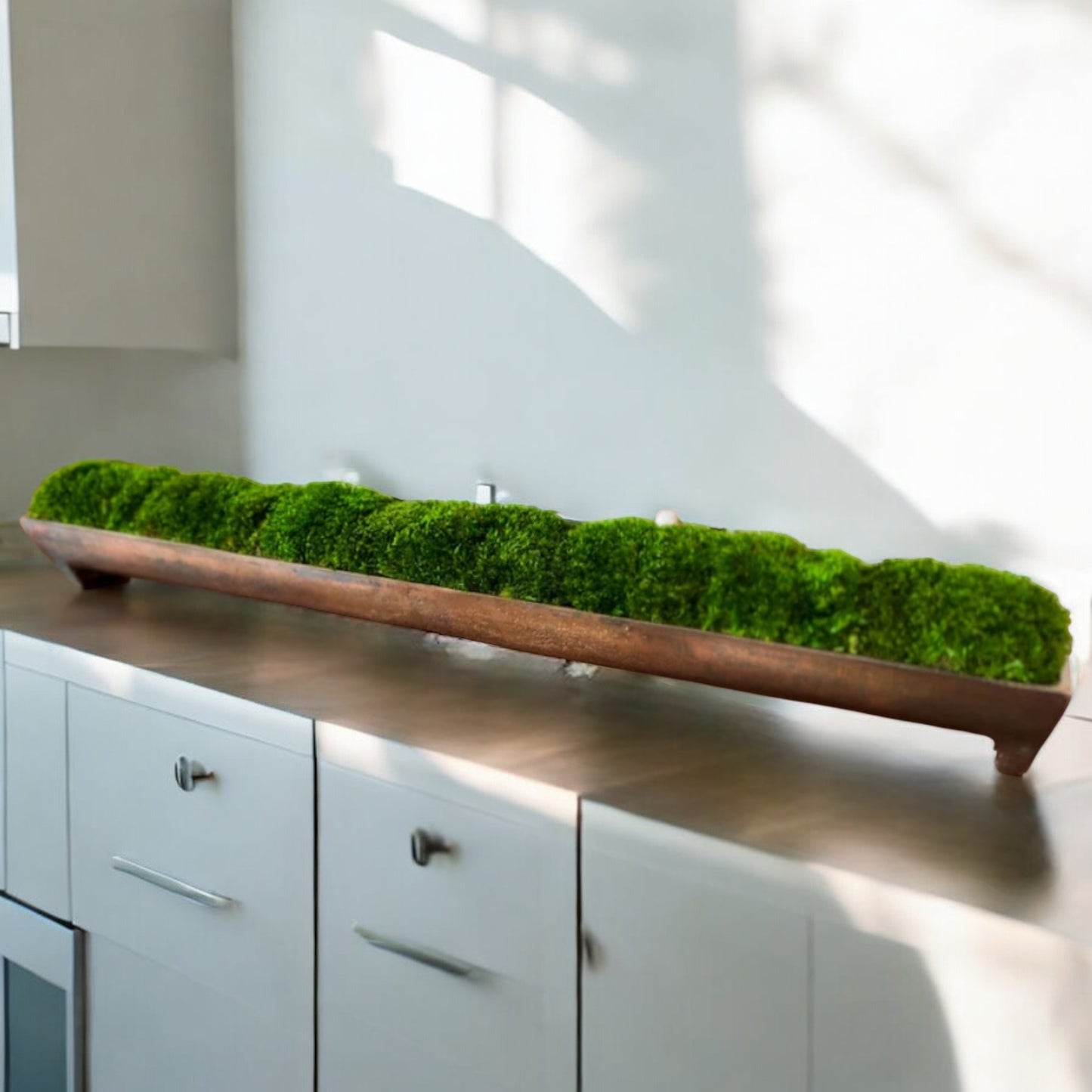 Bronzener Aluminium-Metall-Patina-Trog mit Moos