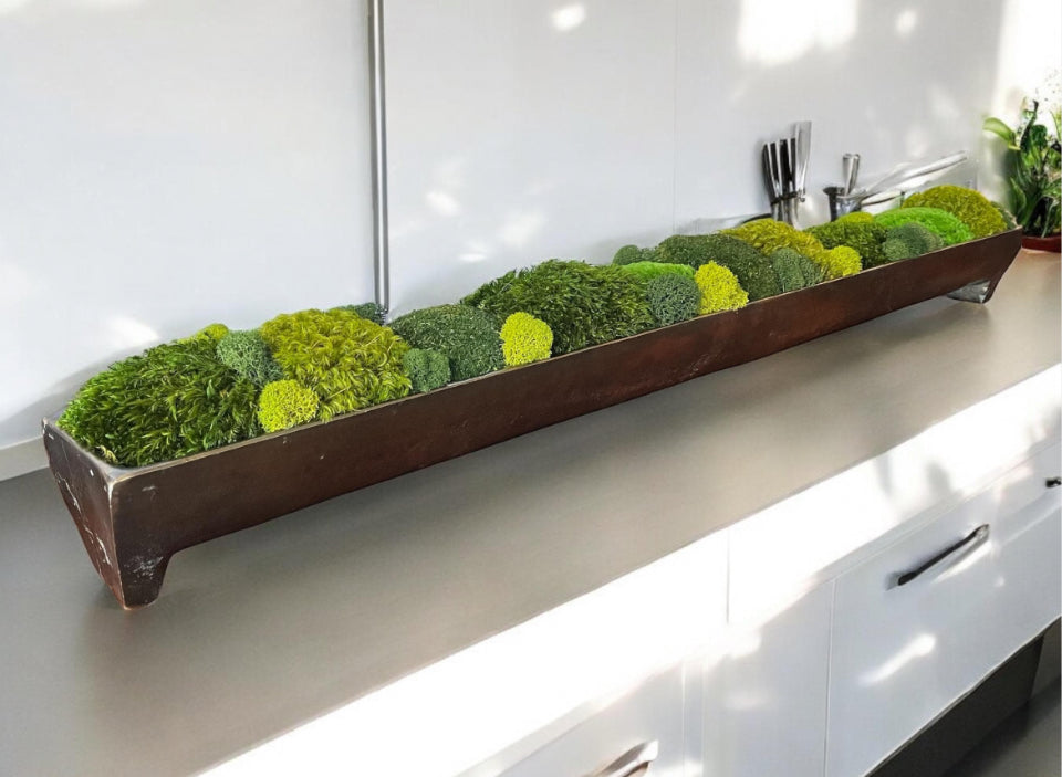 Bronzener Aluminium-Metall-Patina-Trog mit Moos