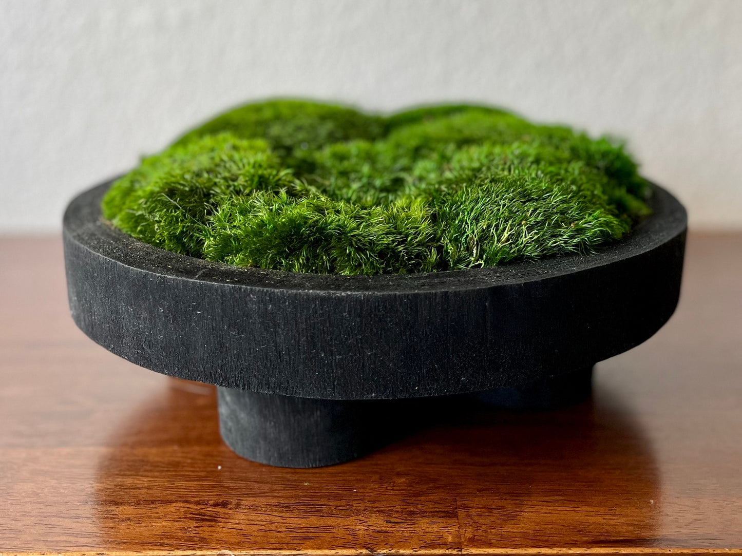 12" runde weiße Moosschale mit Sockel
