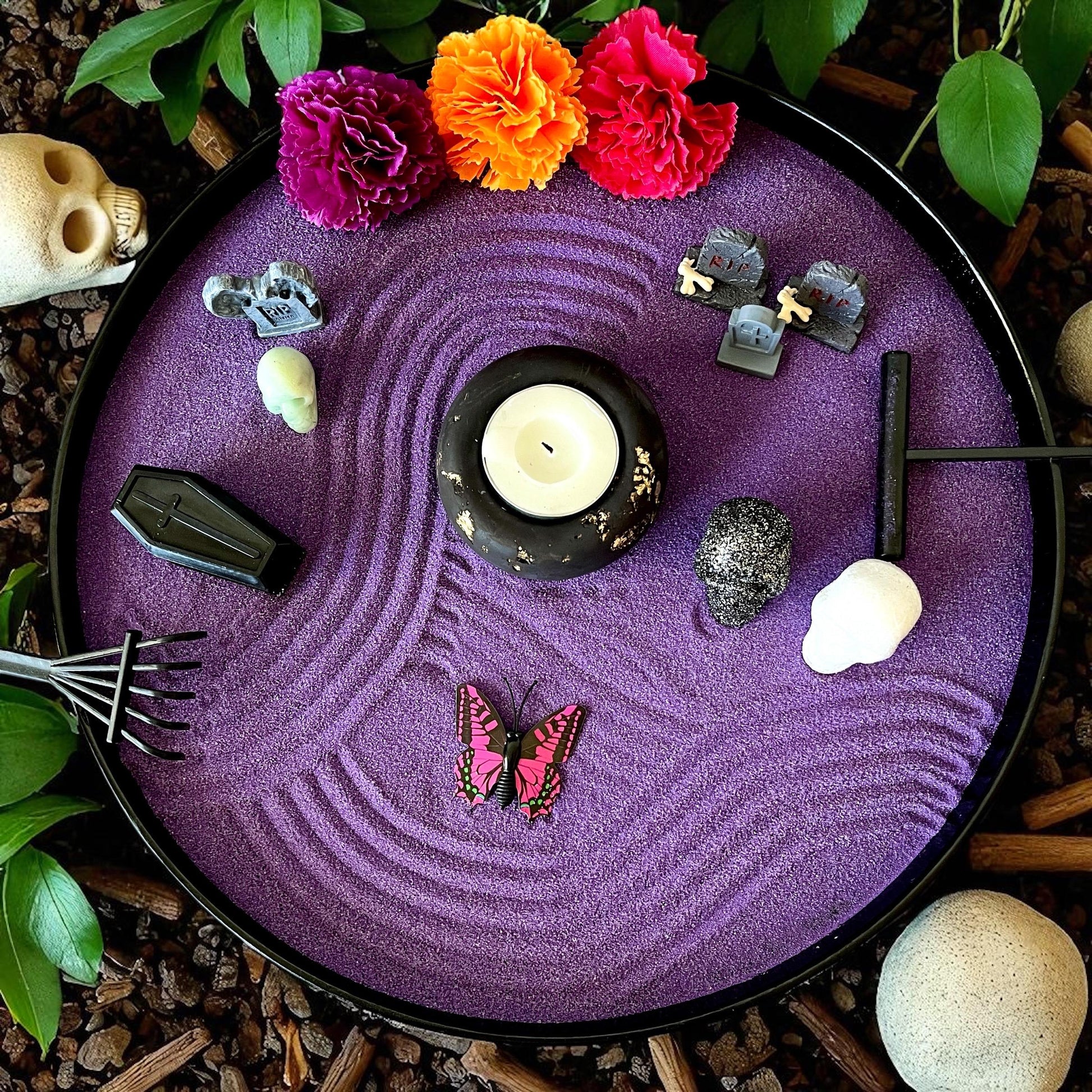 Día de los Muertos zen garden kit with crystal skull and purple sand